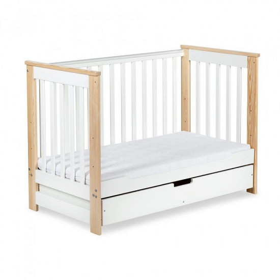 KLUPS IWO bērnu gultiņa ar kasti un šķērsstieni 120x60cm, Balta/priede KLUPS IWO bērnu gultiņa ar kasti un šķērsstieni 120x60cm, Balta/priede