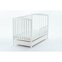 DREWEX KUBA DELUX Bērnu gulta ar noņemamu sānu un atvilktni 120x60cm, White DREWEX KUBA DELUX Bērnu gulta ar noņemamu sānu un atvilktni 120x60cm, White