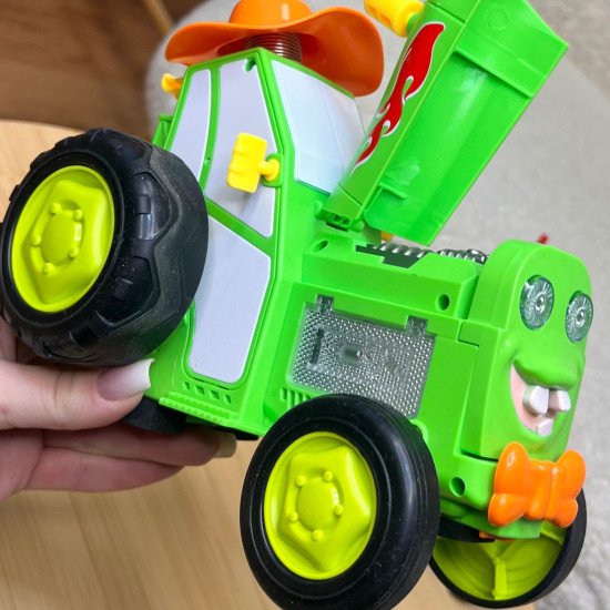 Crazy car - Dejojošs Rotaļu Traktors ar melodijām un gaismām - Zaļš Crazy car - Dejojošs Rotaļu Traktors ar melodijām un gaismām - Zaļš