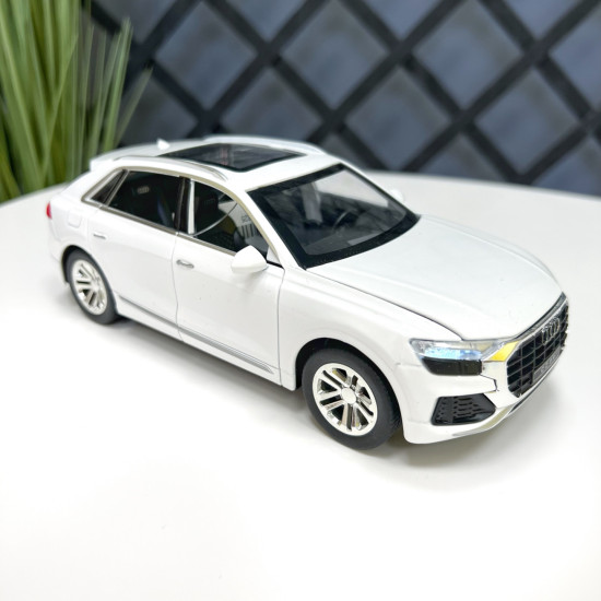 Automašīnas metāla modelis Audi Q8 White
