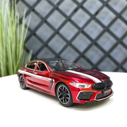 Automašīnas metāla modelis BMW M8