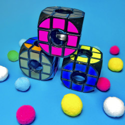 Rubika kubs ar caurumu Rubika kubs ar caurumu